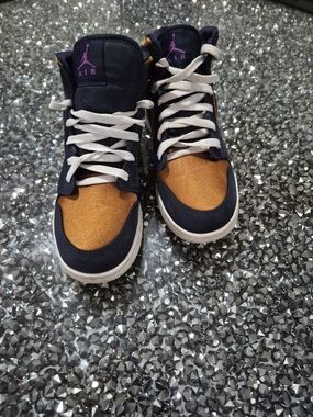 Nike Jordan 1 Kids' Mid SE Sneakers in Navy and Orange